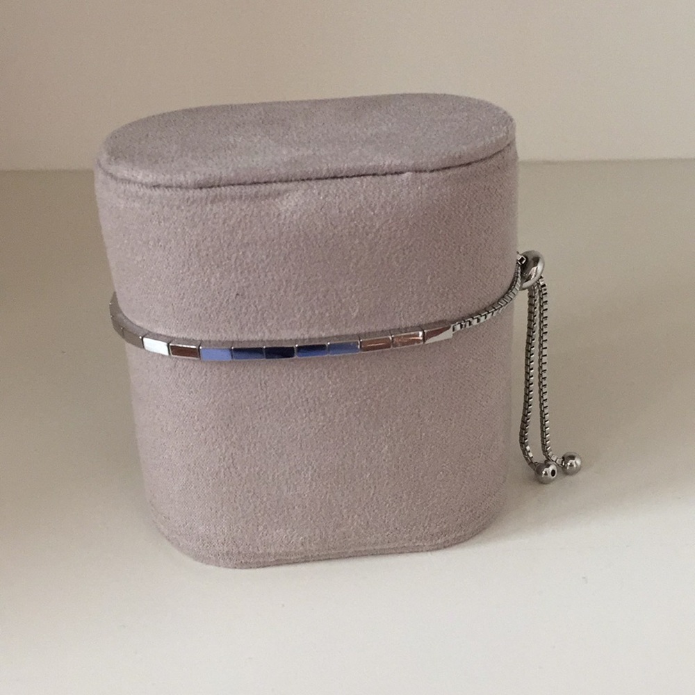 Toggle closure bracelet